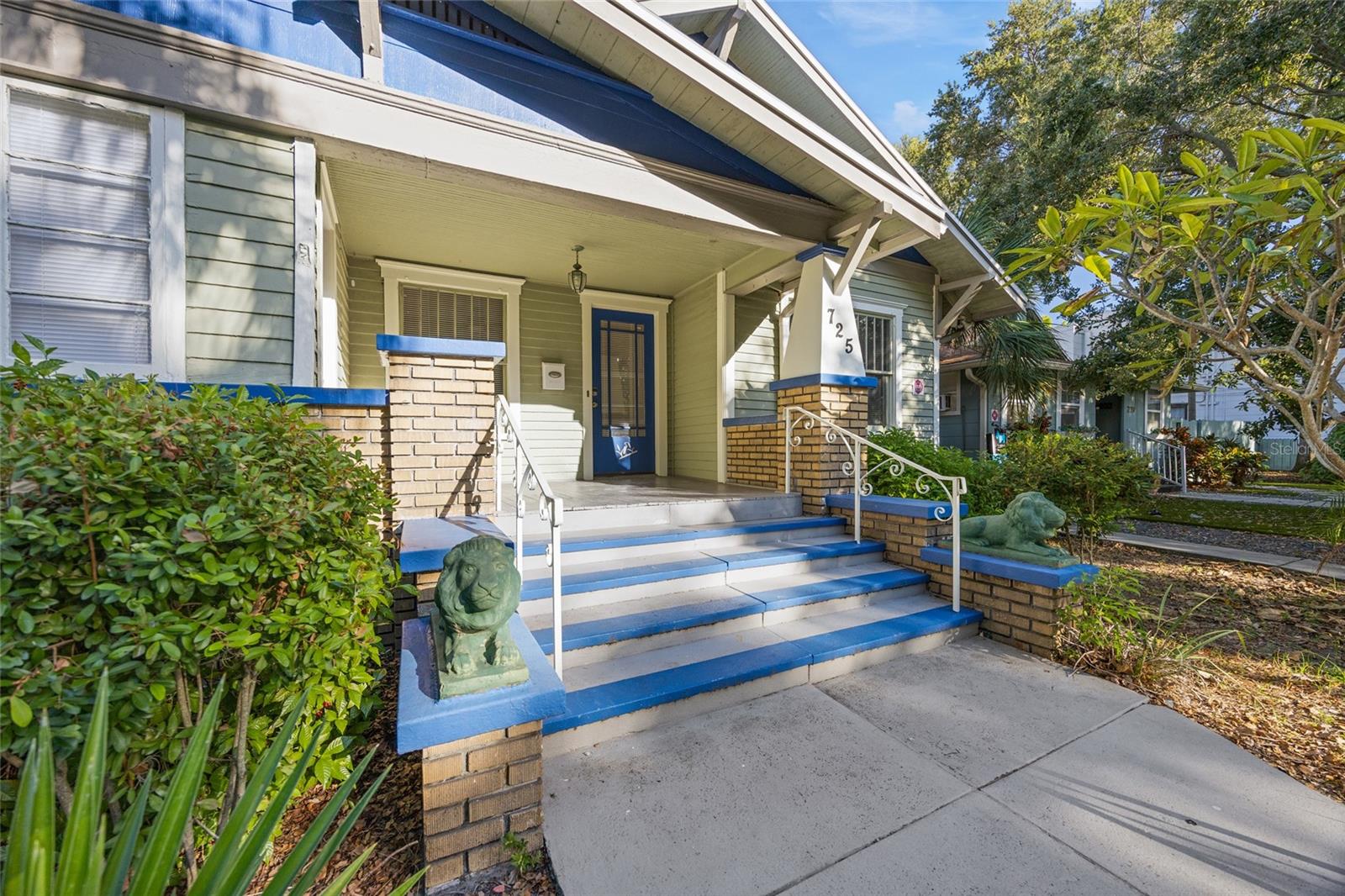725 8TH STREET N