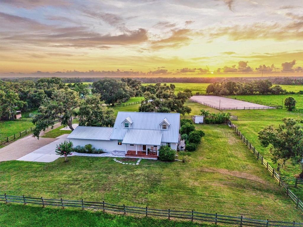 Photo of 5710 Vanderipe Rd, Sarasota, FL 34241 (MLS # A4658570)