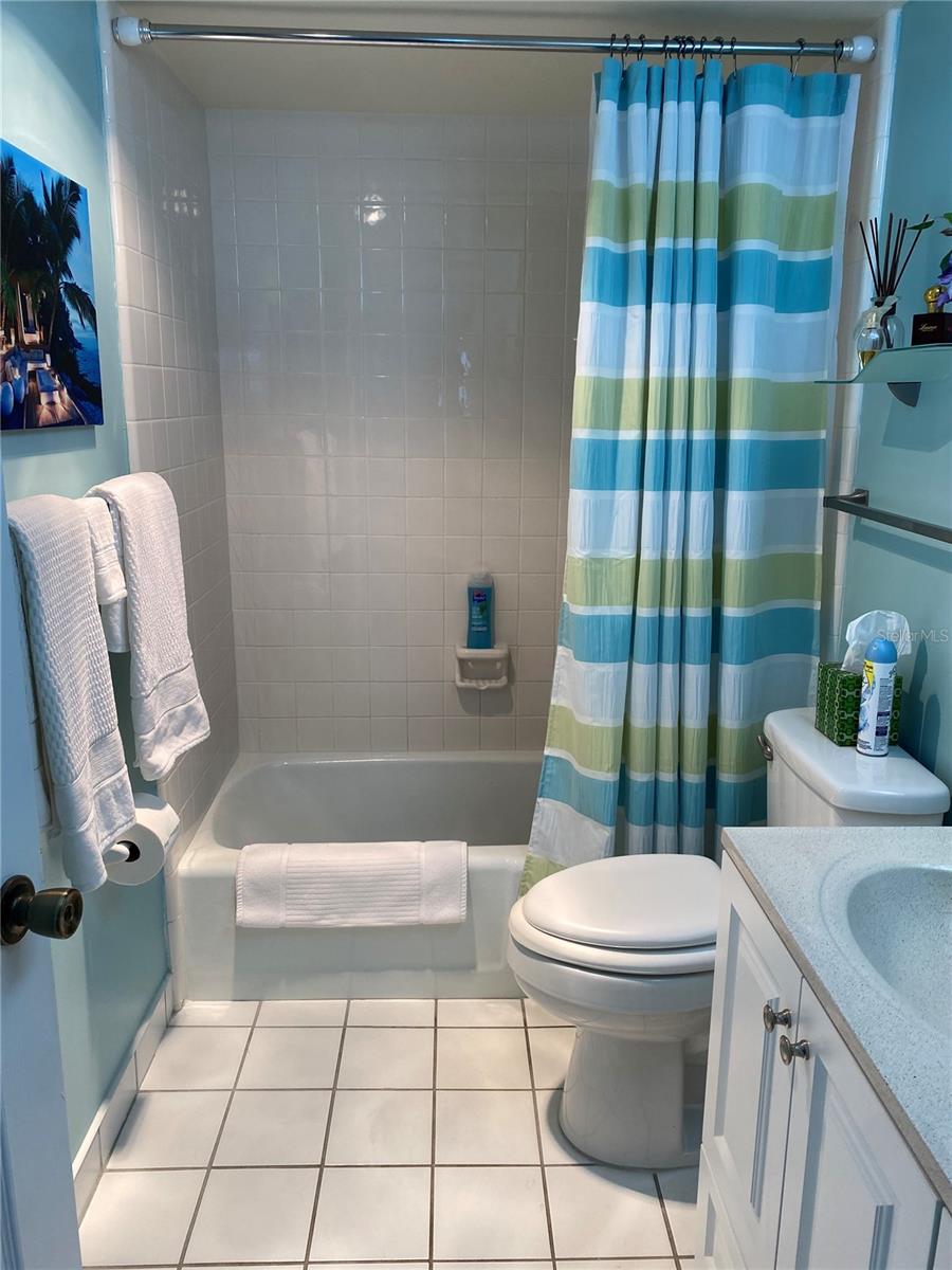 RIVER OAKS APTS SEC A - Residential Lease
