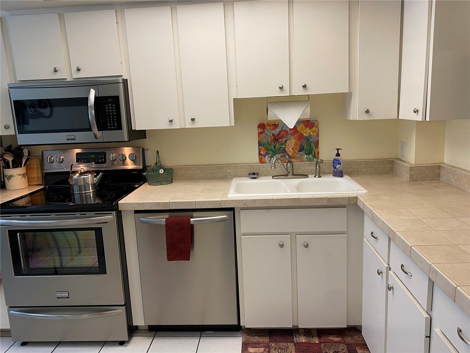 RIVER OAKS APTS SEC A - Residential Lease