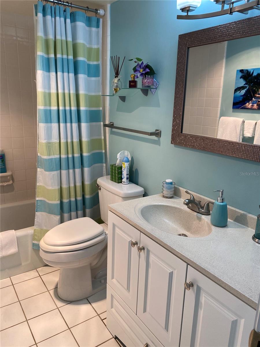 RIVER OAKS APTS SEC A - Residential Lease