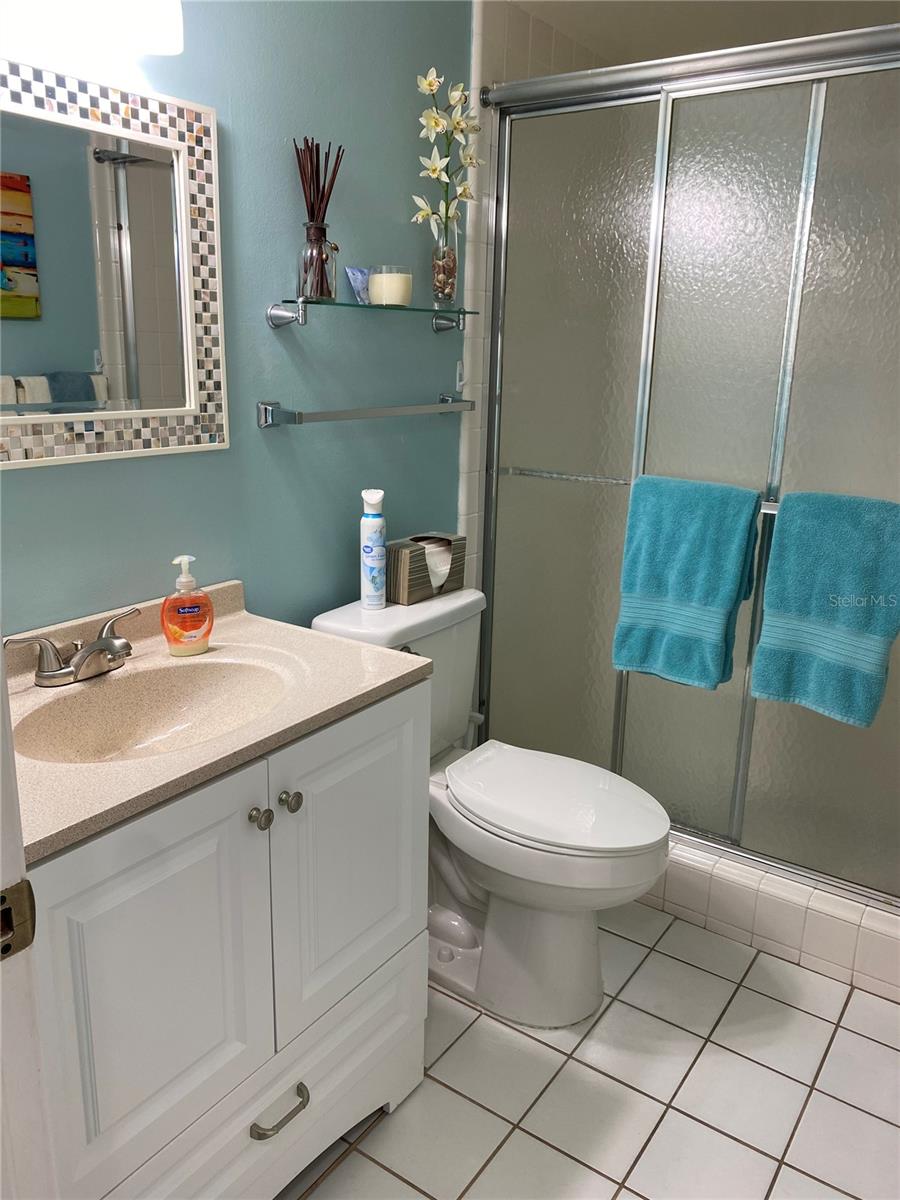 RIVER OAKS APTS SEC A - Residential Lease