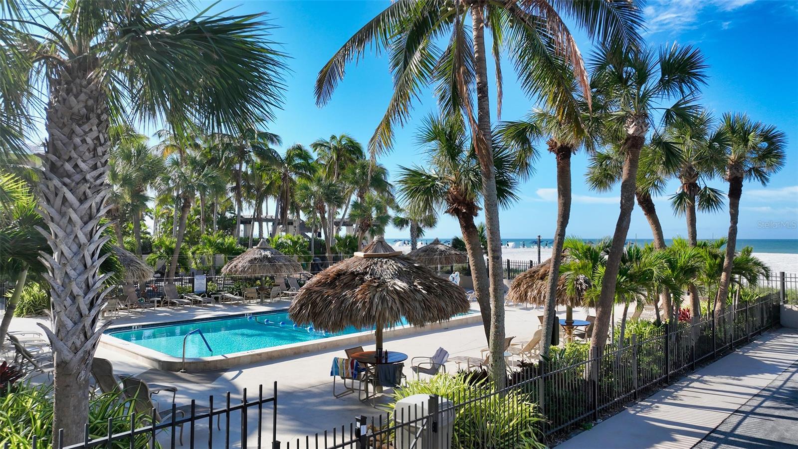 LIDO BEACH CLUB - Residential