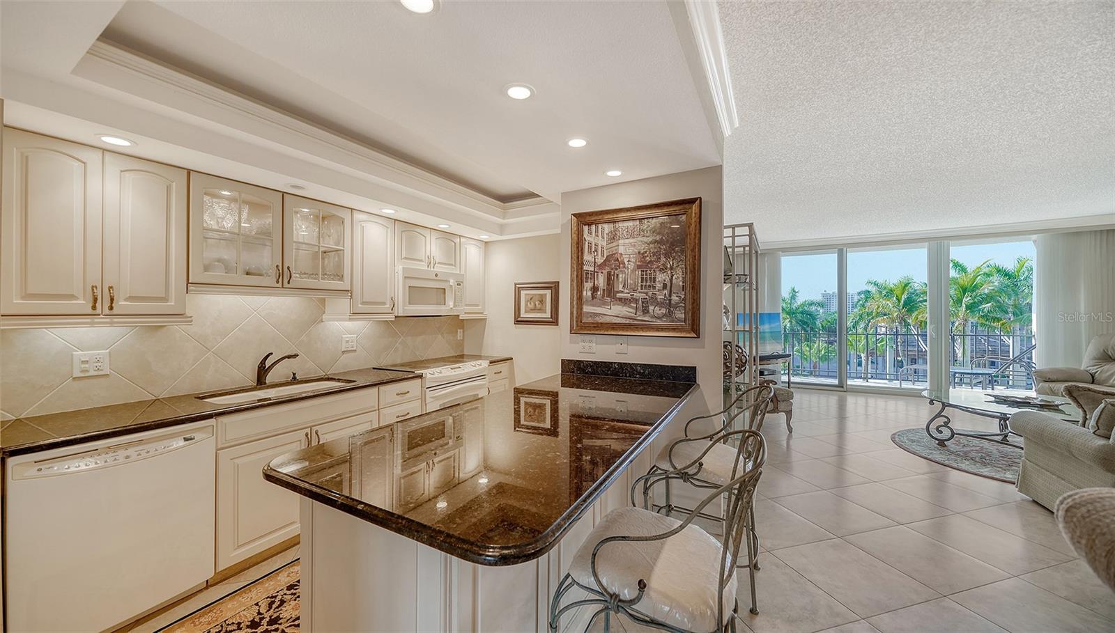 LIDO BEACH CLUB - Residential