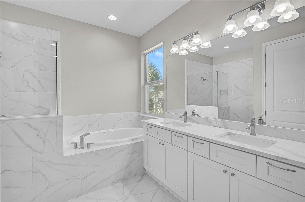 ARBOR LAKES ON PALMER RANCH - Residential