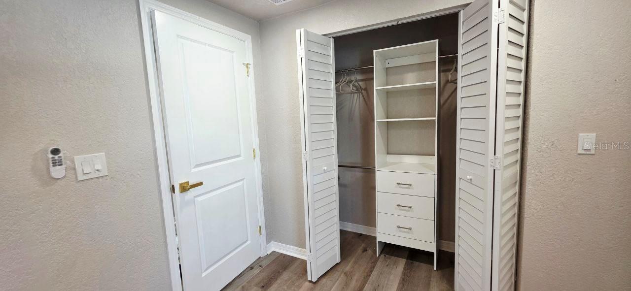 CRESTWOOD - Residential