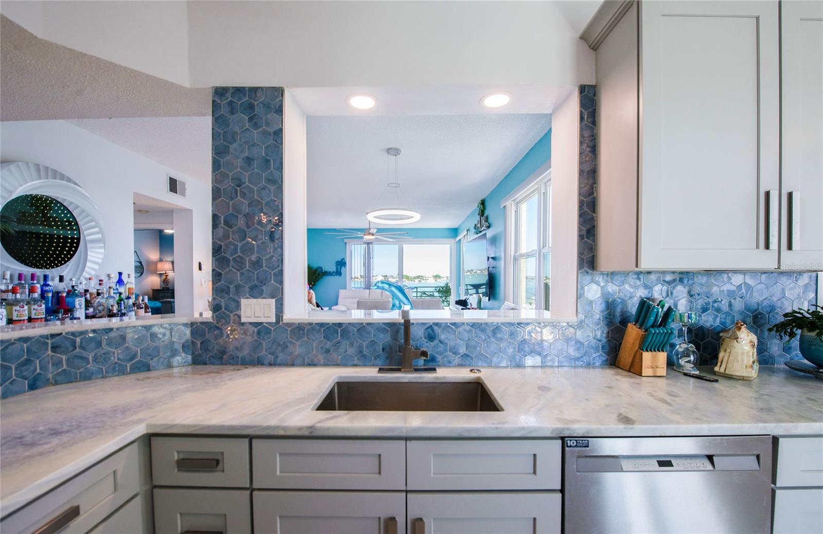 HARBOURSIDE CONDO - Residential