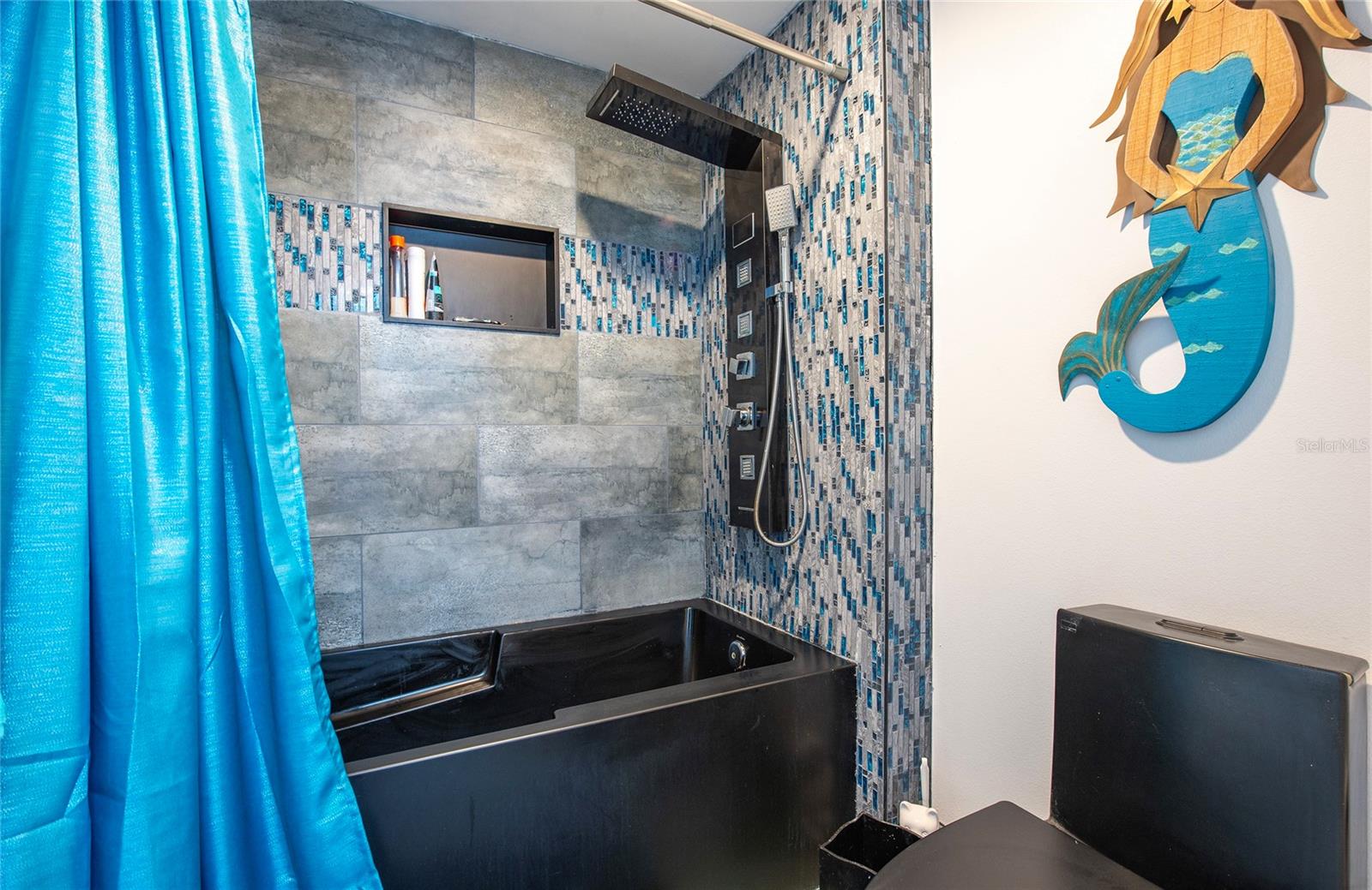 HARBOURSIDE CONDO - Residential