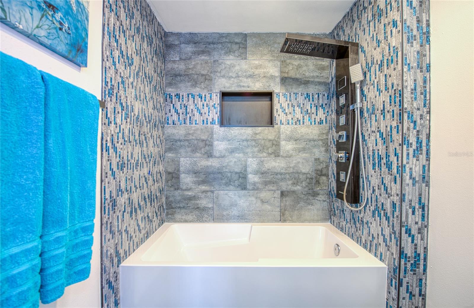 HARBOURSIDE CONDO - Residential