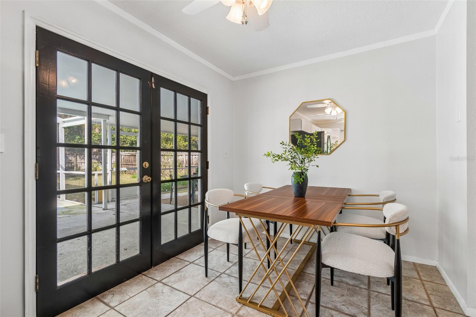 YOUNGS SUB DE LUXE - Residential