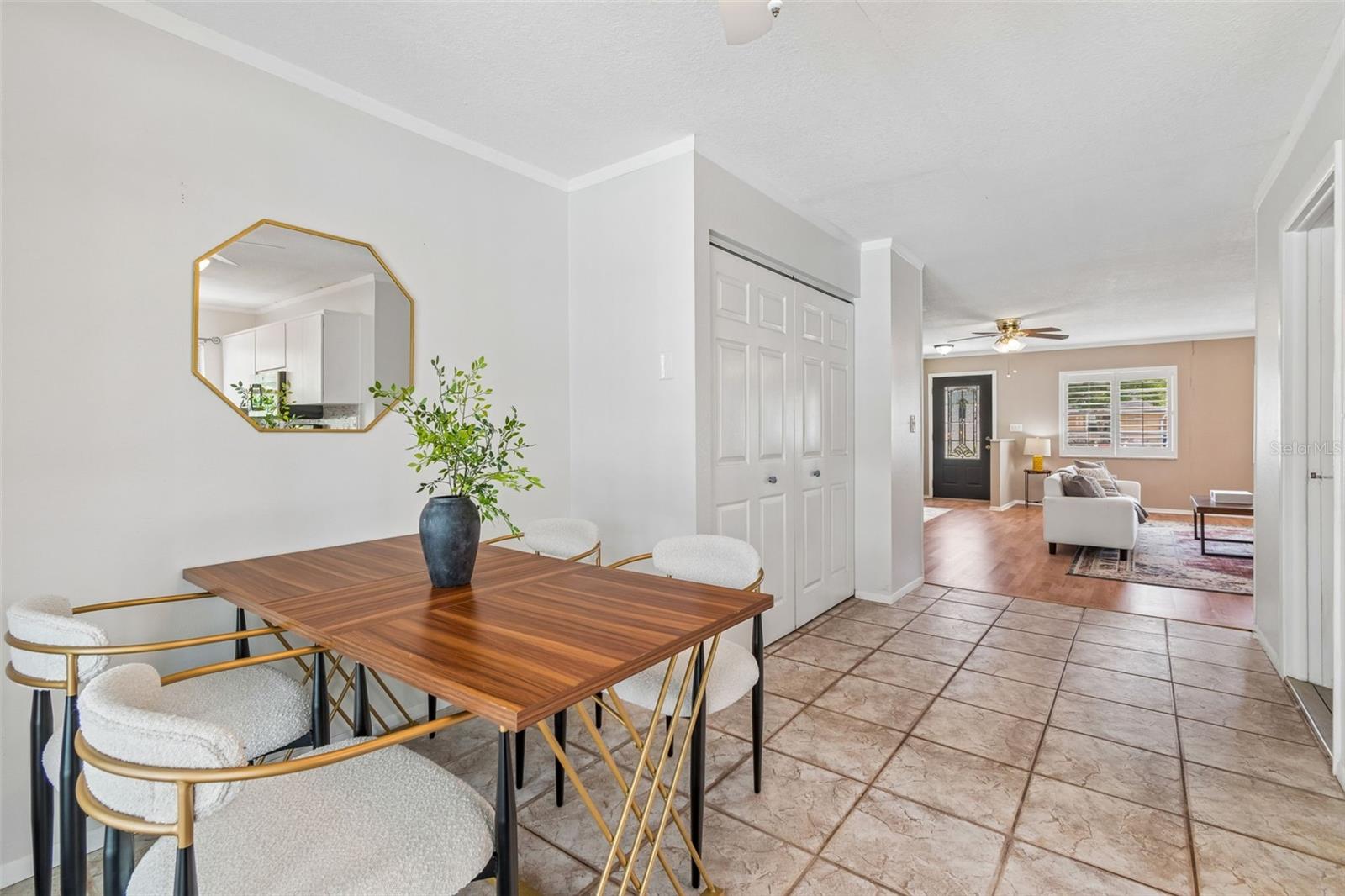 YOUNGS SUB DE LUXE - Residential