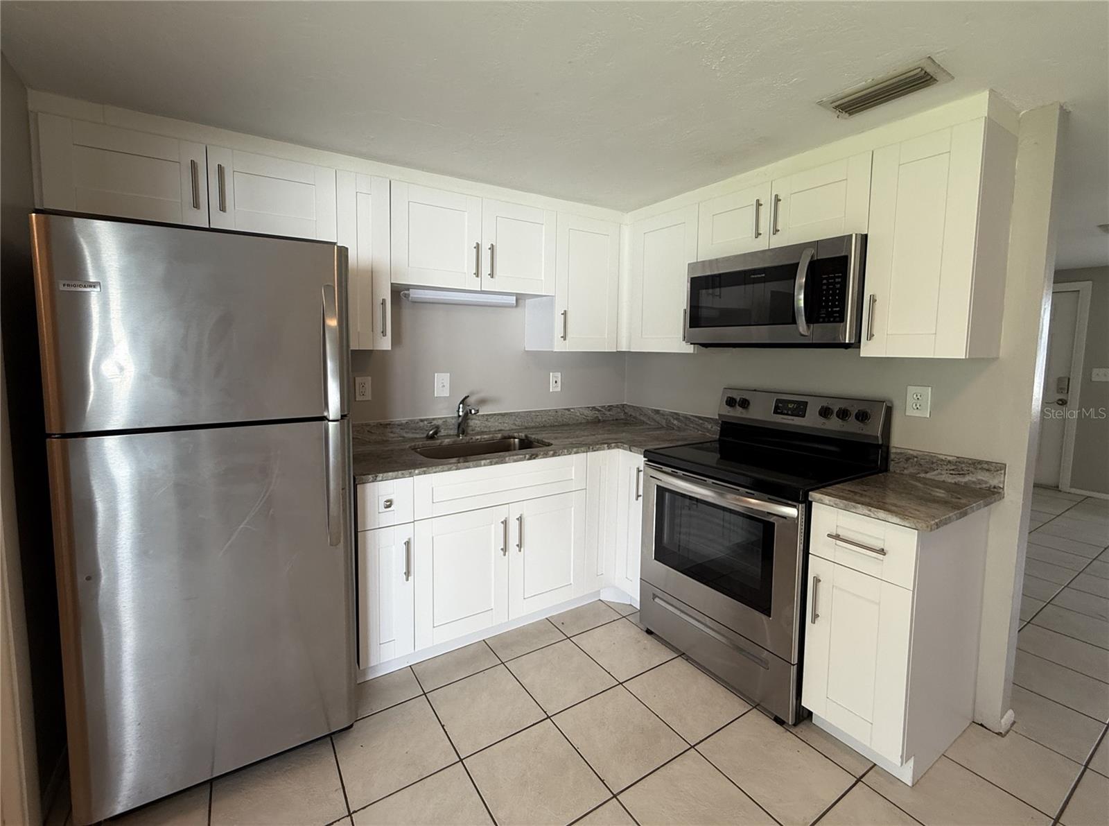 VENICE GARDENS - Residential Lease
