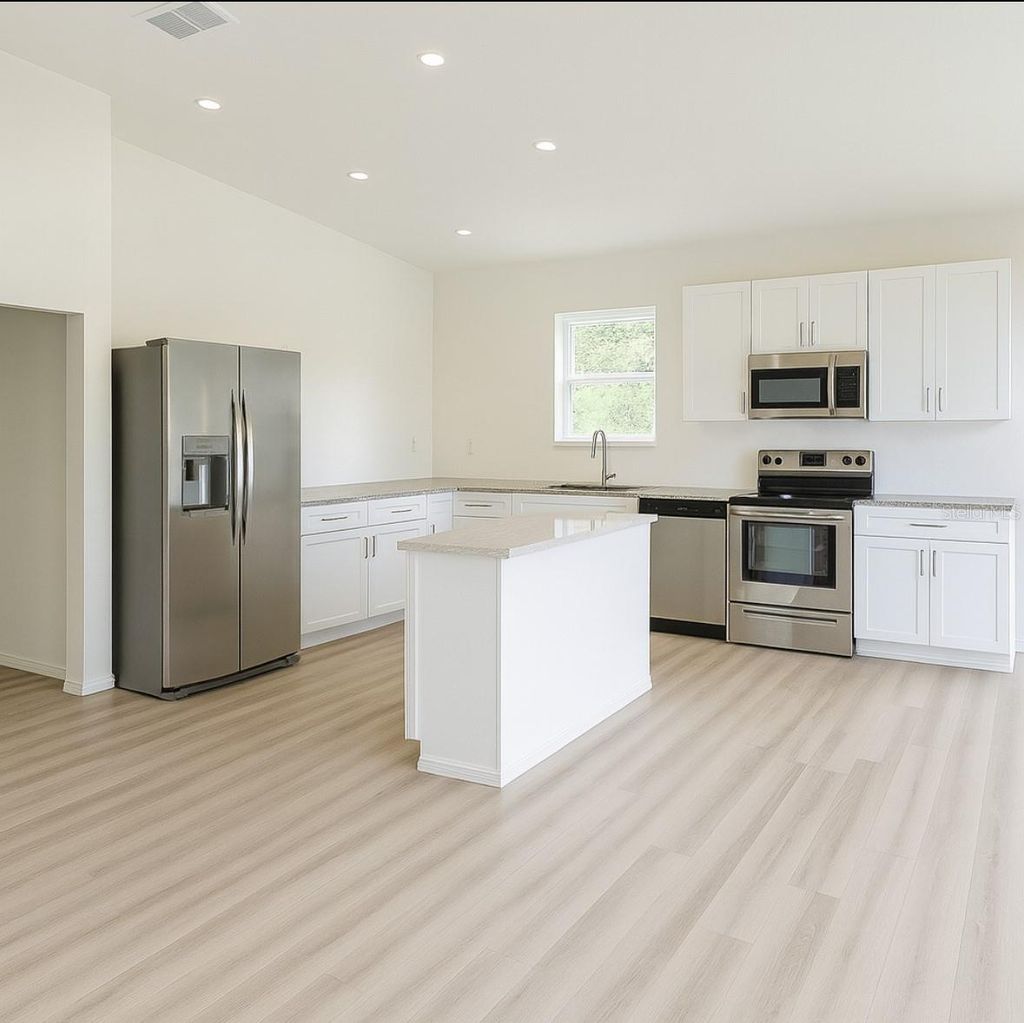 Photo of 527 SW 15th Avenue, Ocala, FL 34471 (MLS # OM707233)