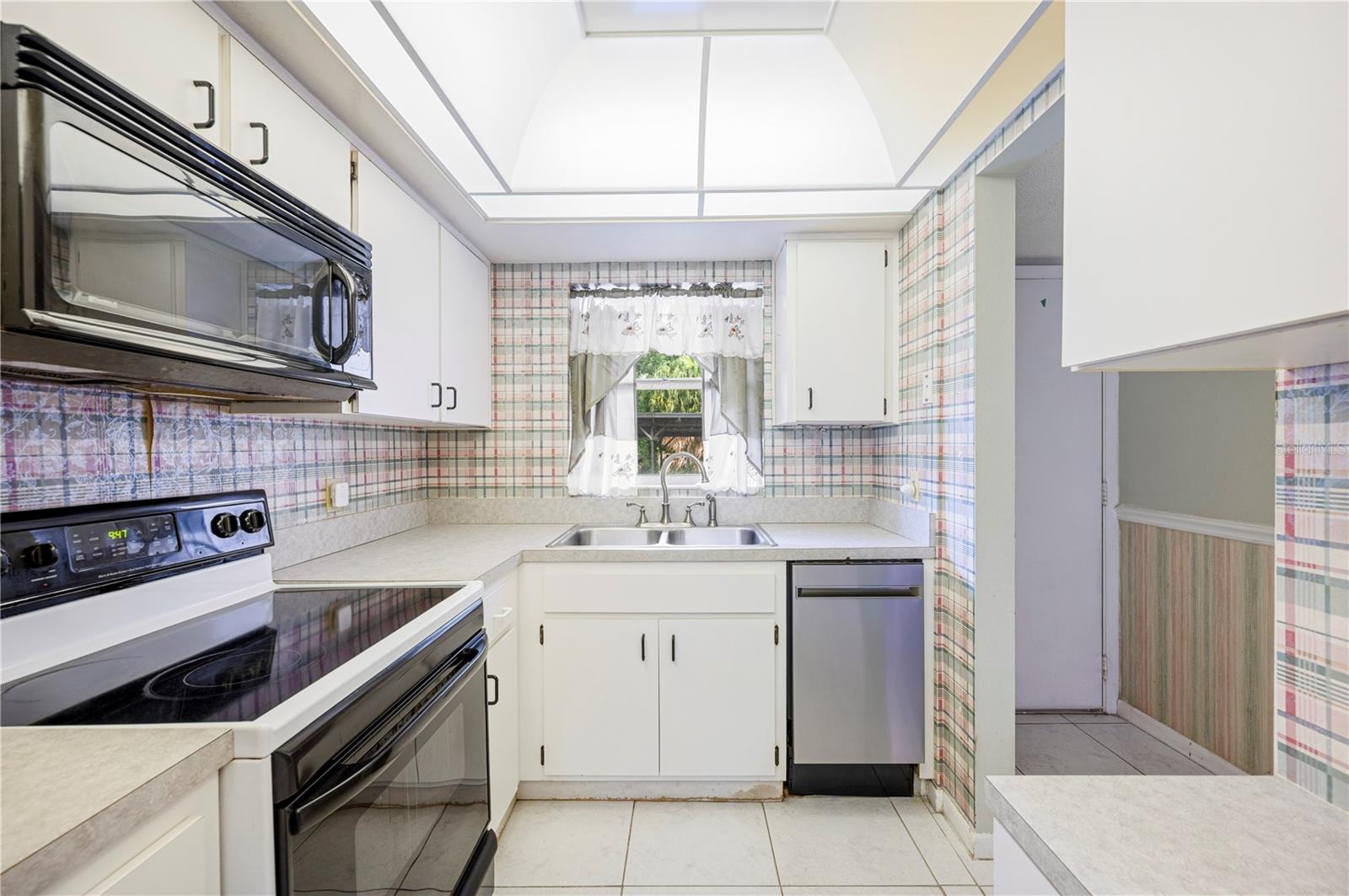 HAWAIIAN A CONDO - Residential