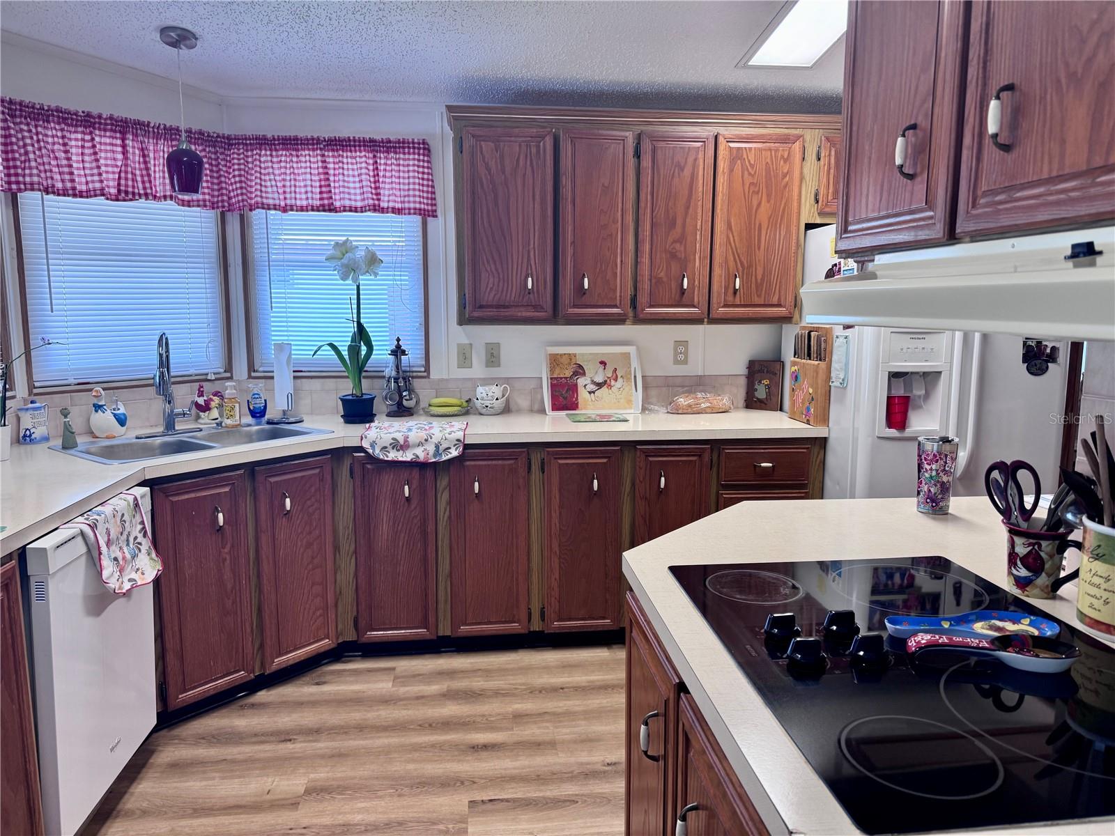 FLORAL LAKES - Residential