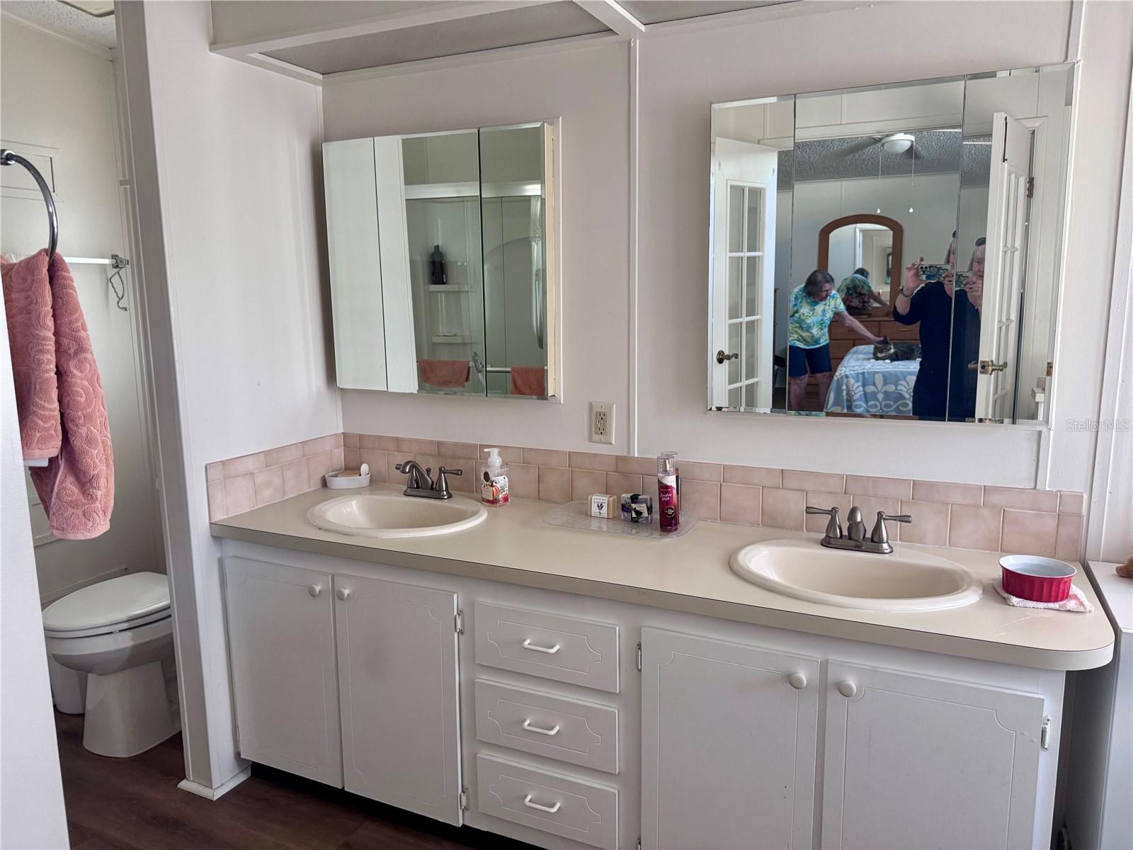 FLORAL LAKES - Residential