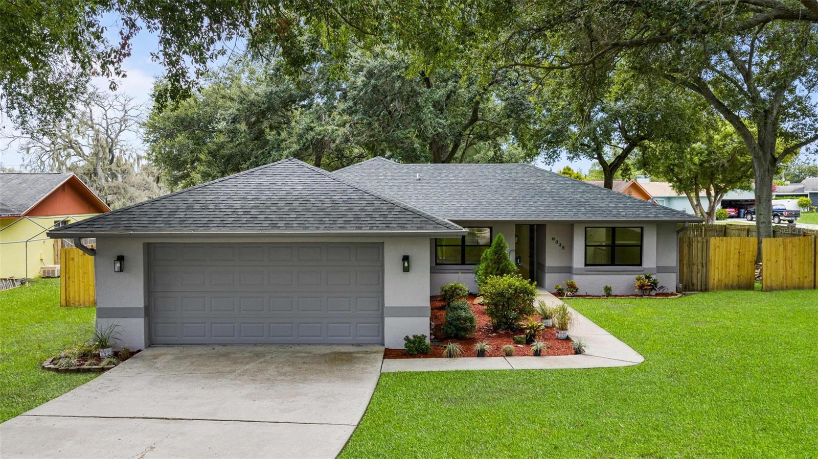 Stunning 3 bedroom / 2 bath home in Lakeland, fully renovated from top to bottom! This property features a brand-new roof, kitchen, bathrooms, flooring, appliances, and fresh paint throughout – truly move-in ready. The open floor plan offers plenty of natural light and comfortable living spaces perfect for first-time buyers and all buyers. Conveniently located in a quiet community close to schools, shopping, and major highways
This is a turnkey home, designed for buyers looking for modern upgrades and peace of mind. Don’t miss this opportunity – seller is motivated and property is priced to sell quickly. Easy to show, schedule your private tour today!