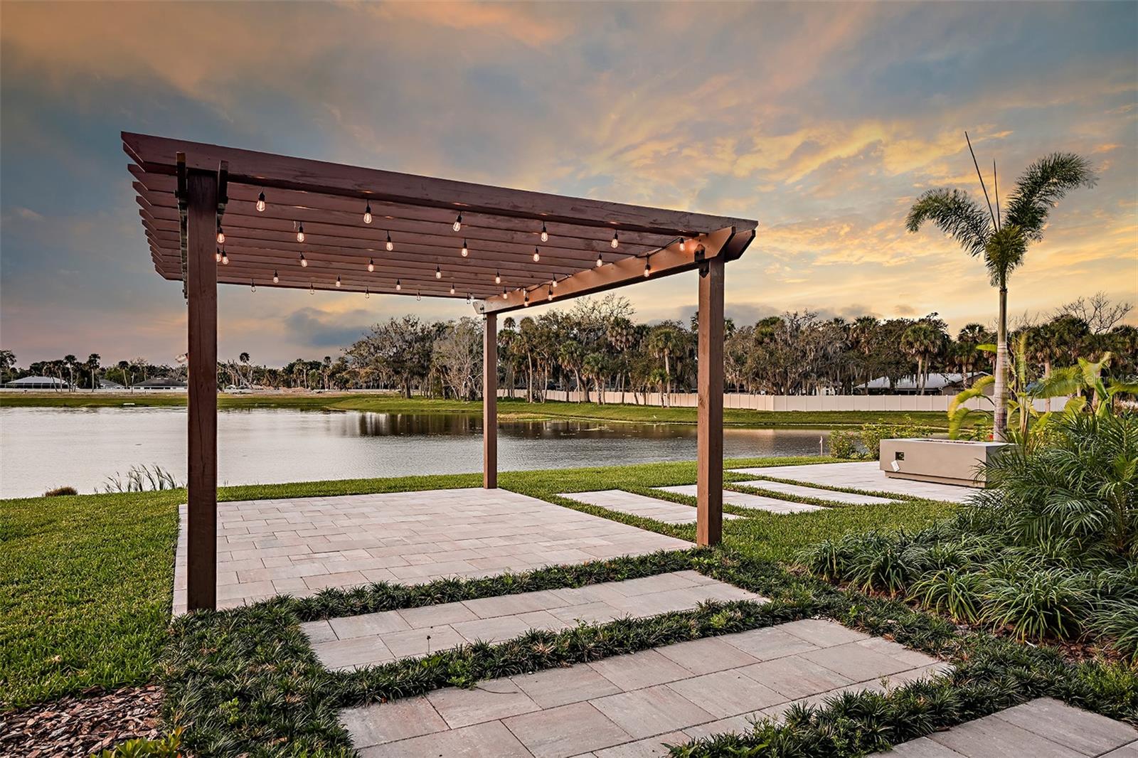 2063 KILLIAN DRIVE NE