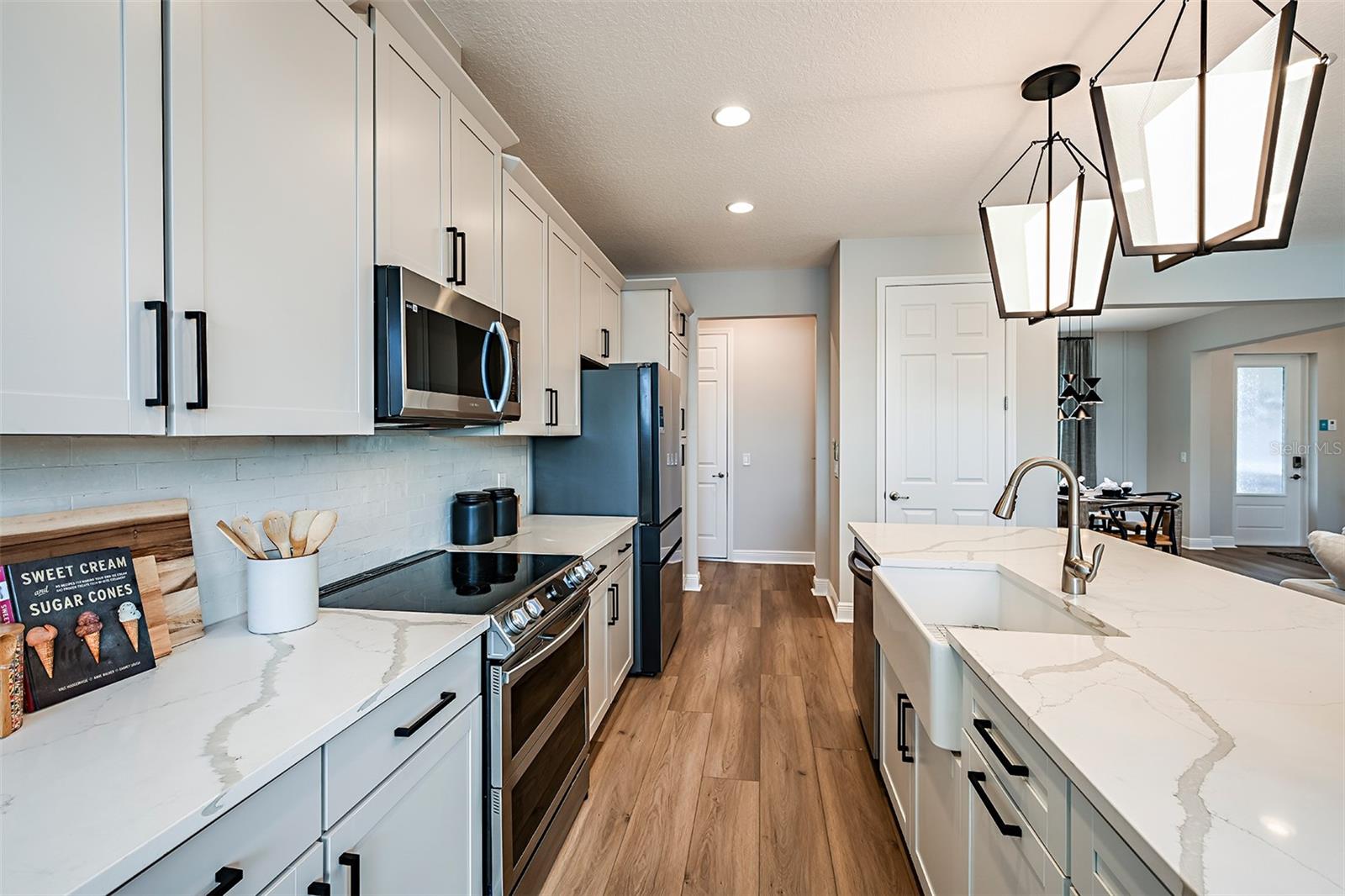 COUNTRY CLUB LAKES ESTATES - Residential