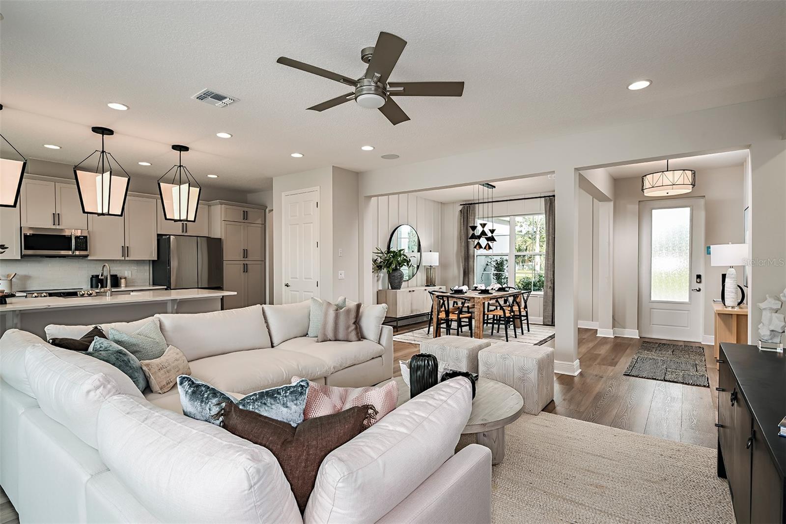 COUNTRY CLUB LAKES ESTATES - Residential