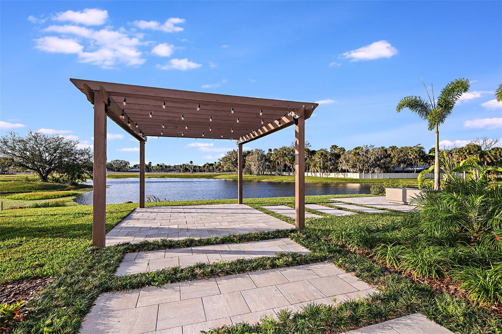 COUNTRY CLUB LAKES ESTATES - Residential