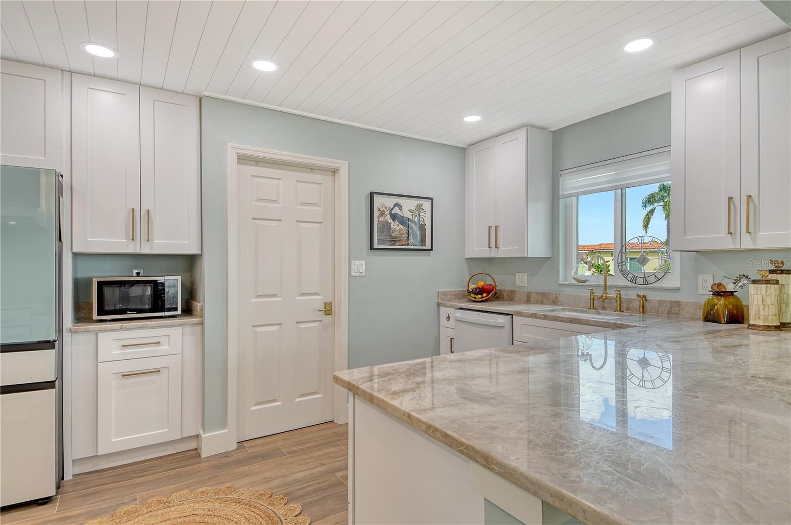 WINDWARD BAY AMD - Residential Lease