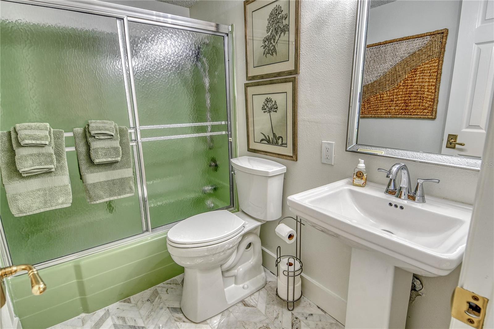 WINDWARD BAY AMD - Residential Lease