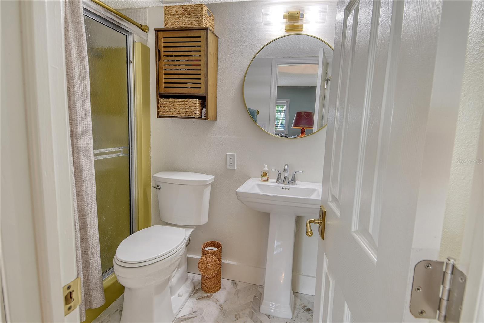 WINDWARD BAY AMD - Residential Lease