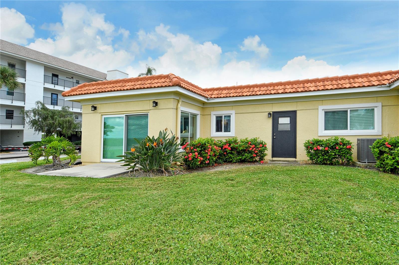 WINDWARD BAY AMD - Residential Lease