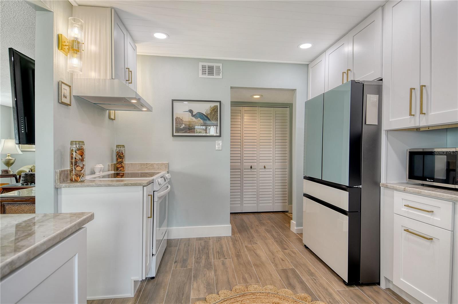 WINDWARD BAY AMD - Residential Lease