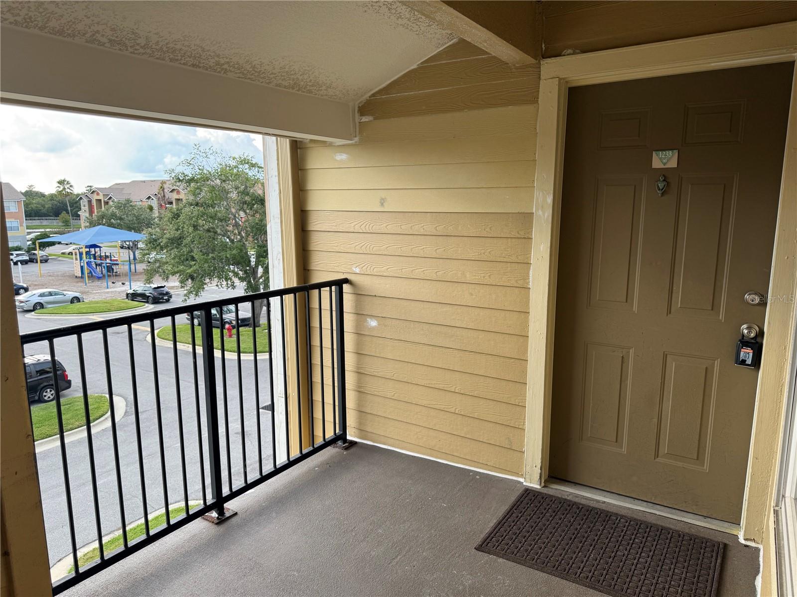 Take advantage of this special deal: only $1,500 security deposit and $1,500 first month’s rent to move in.
Spacious and bright 2-bedroom, 2-bath condo with 1,026 sq ft of comfortable living space on the 3rd floor and includes washer and dryer for your convenience. This well-maintained unit features an open floor plan, private balcony, and plenty of natural light. Located in a highly desirable area near shops, restaurants, and professional offices, everything you need is just minutes away. Enjoy the perfect blend of convenience and comfort at a great rental price. Don't miss this opportunity!