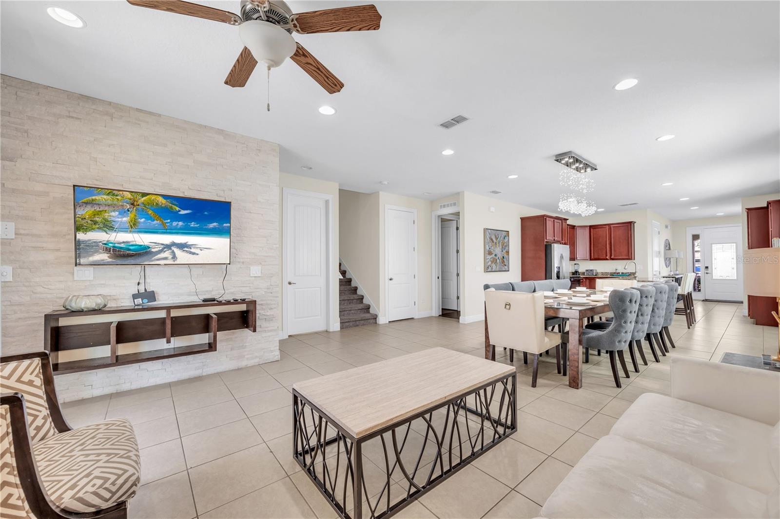 REUNION WEST PH 1 WEST & AMENT CTR RPLT - Residential