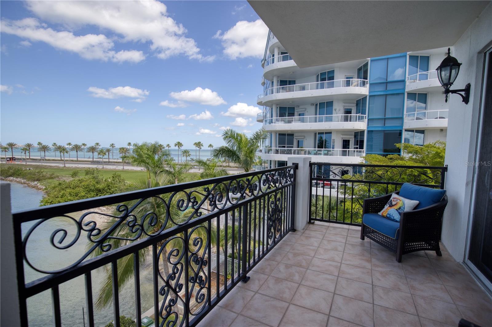 GOLDEN BAY - Residential