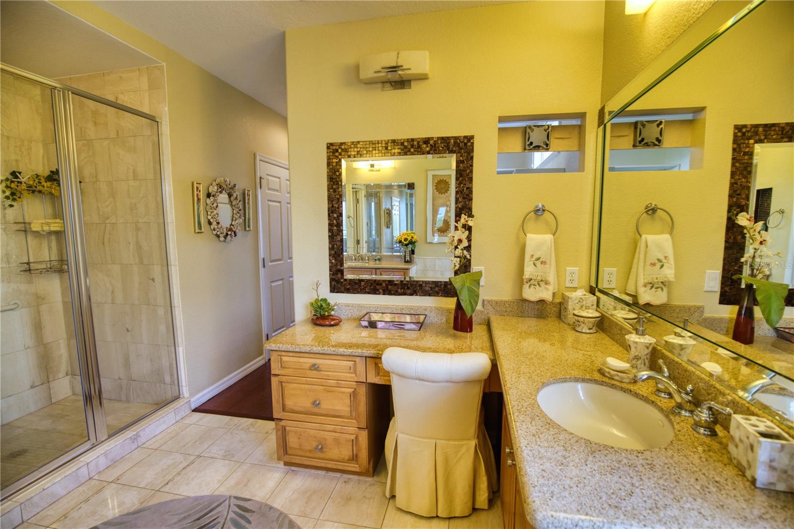 GOLDEN BAY - Residential