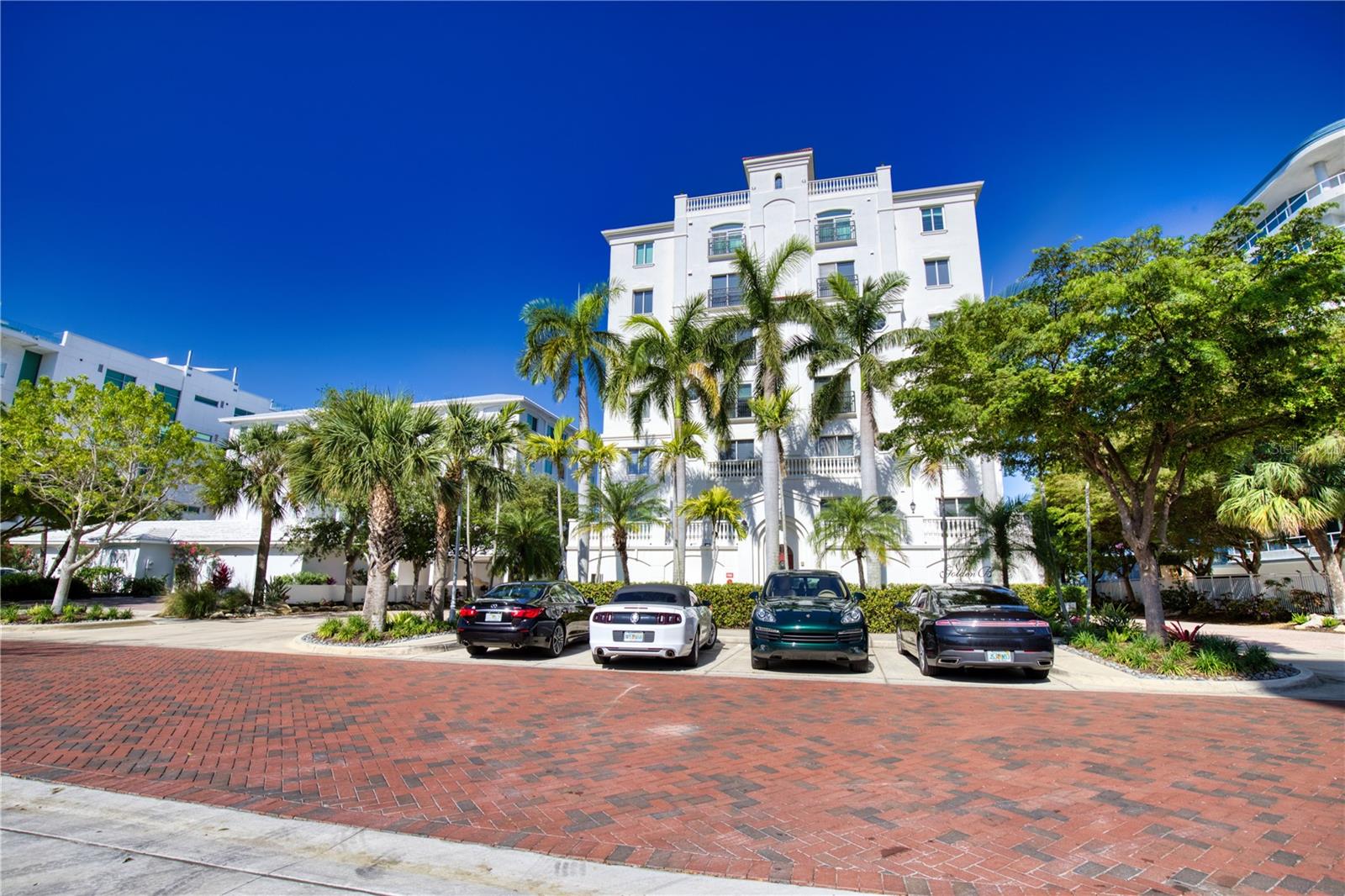 GOLDEN BAY - Residential