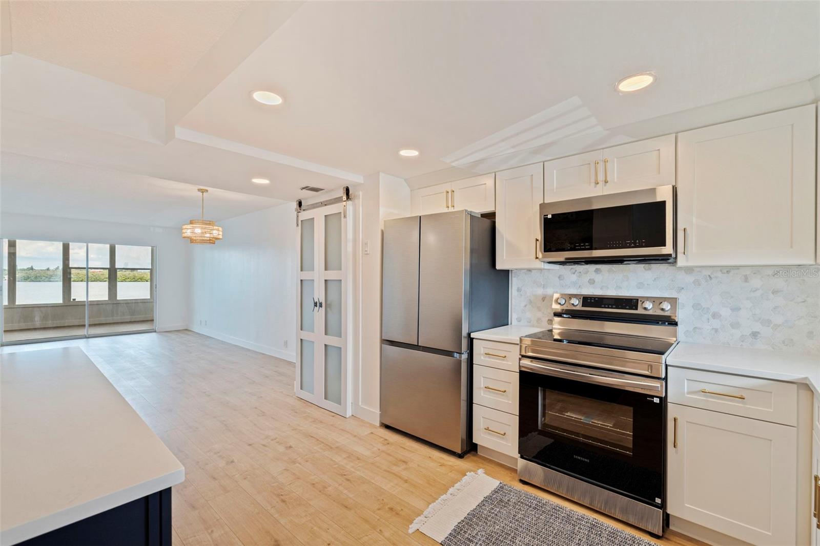 1847 SHORE DRIVE S 202