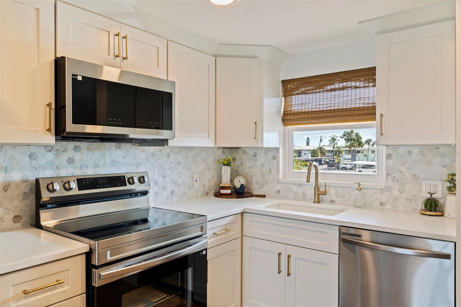 1847 SHORE DRIVE S 202