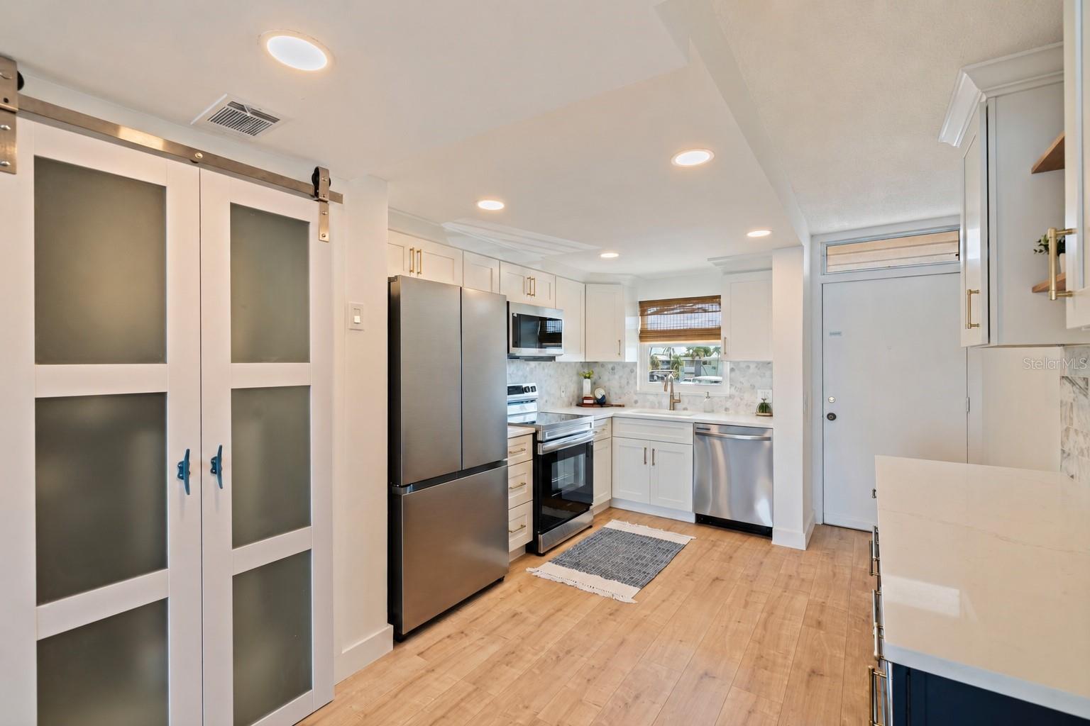 1847 SHORE DRIVE S 202