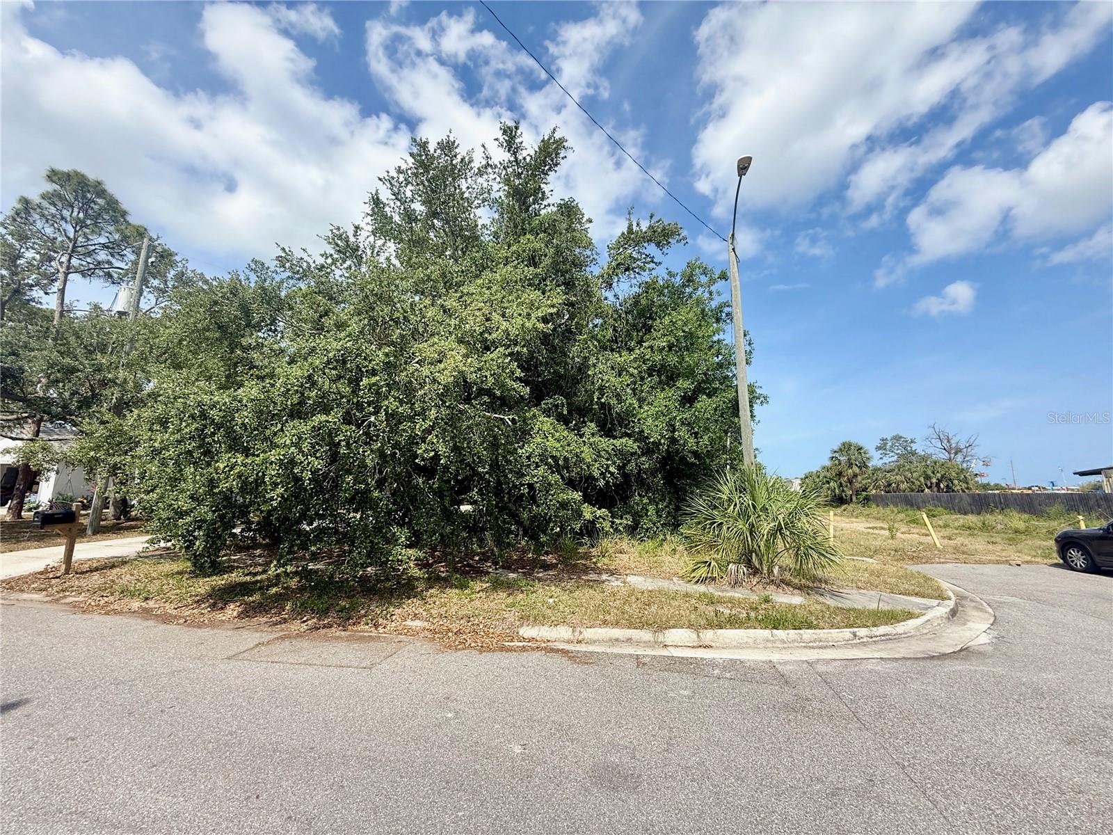 Don't miss this oversized vacant lot just minutes from the heart of Sarasota. Enjoy convenient access to world-class beaches, fine dining, vibrant arts—including opera and theater—and all the charm the city has to offer. Utilities are readily available nearby.