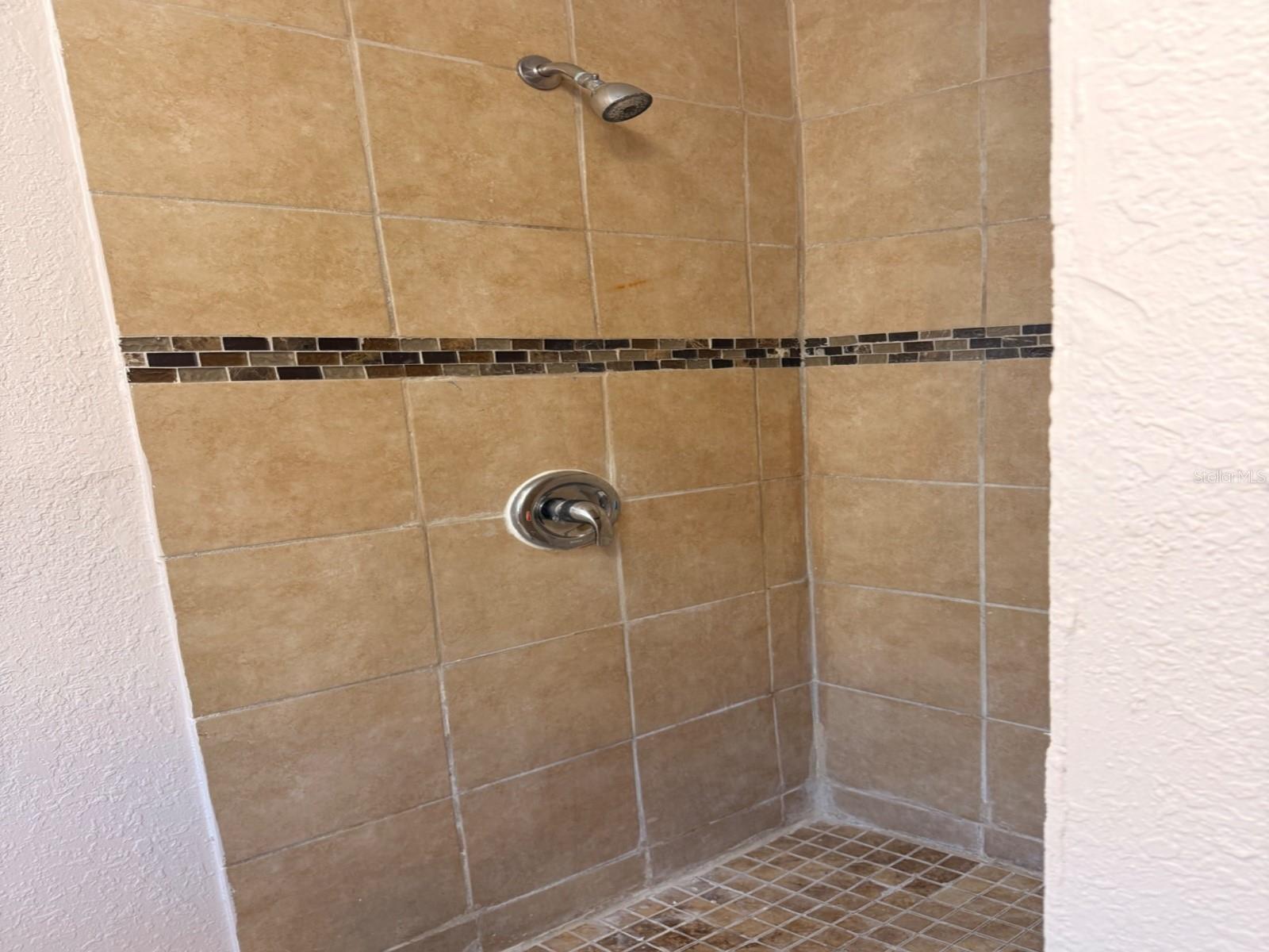 GLAZNERS C B REP - Residential Lease