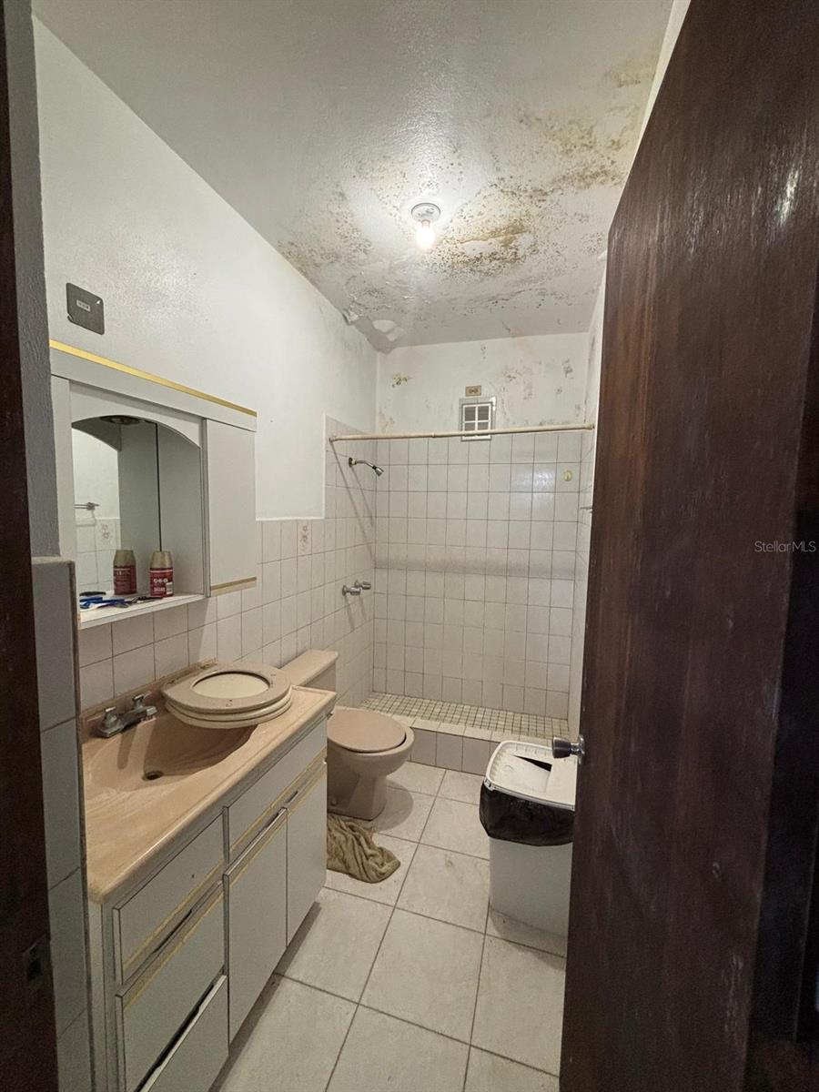 TOMAS DE CASTRO - Residential