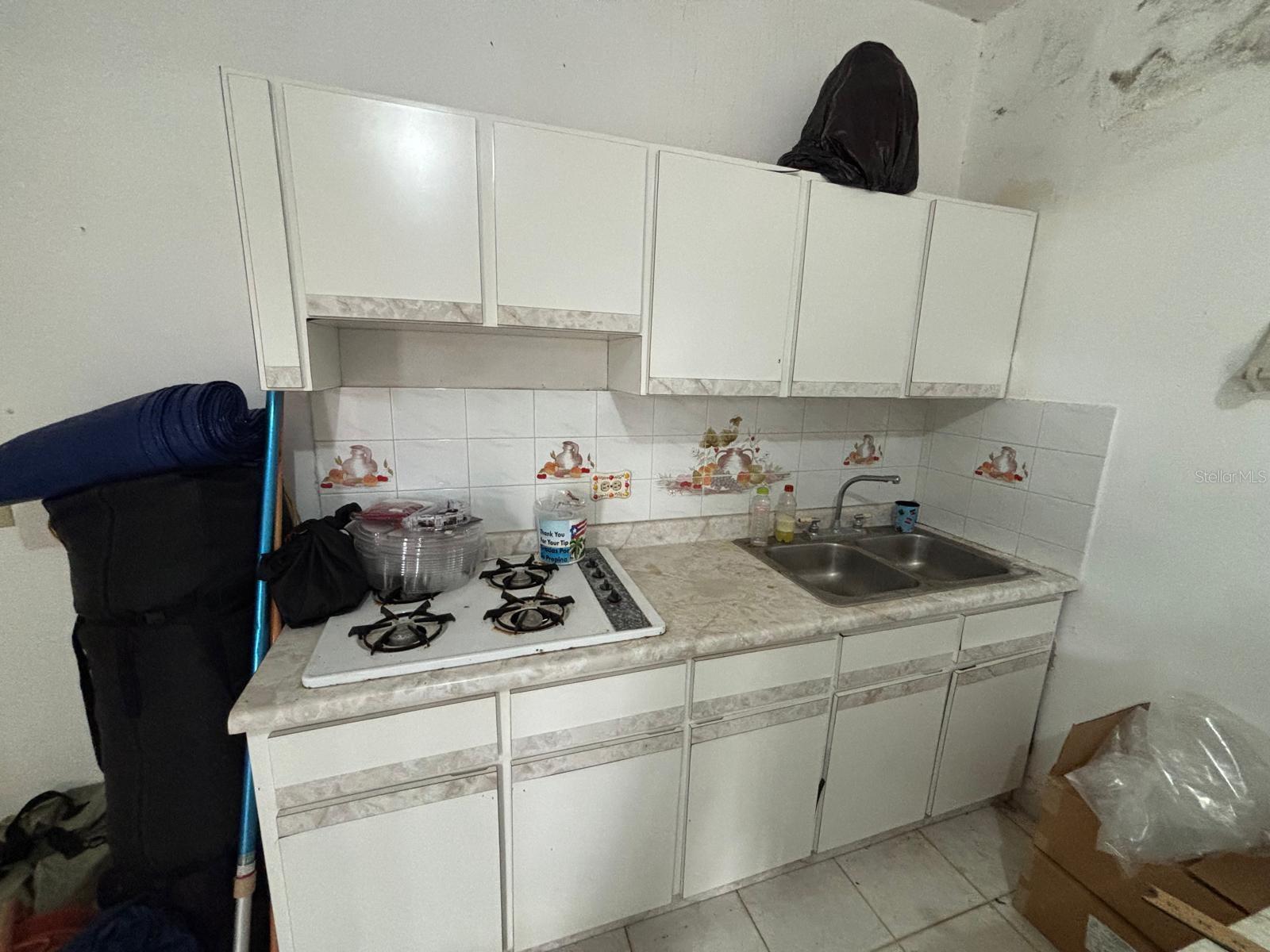 TOMAS DE CASTRO - Residential