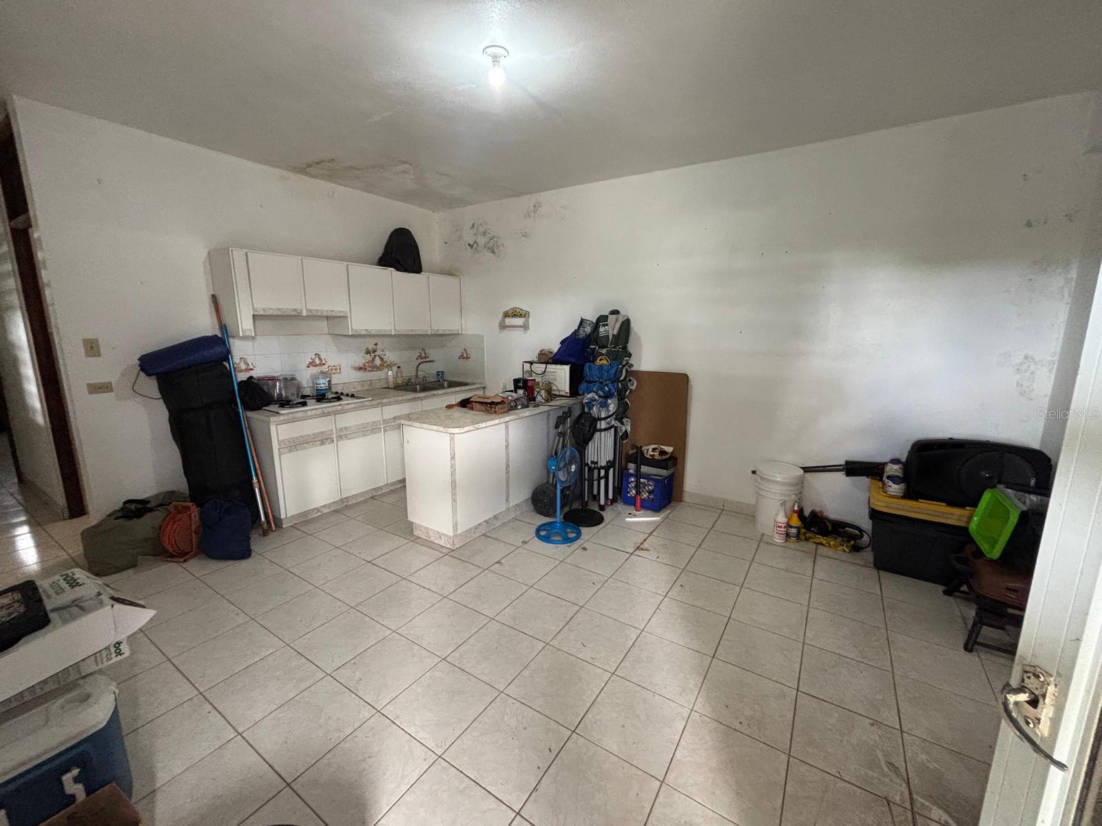 TOMAS DE CASTRO - Residential