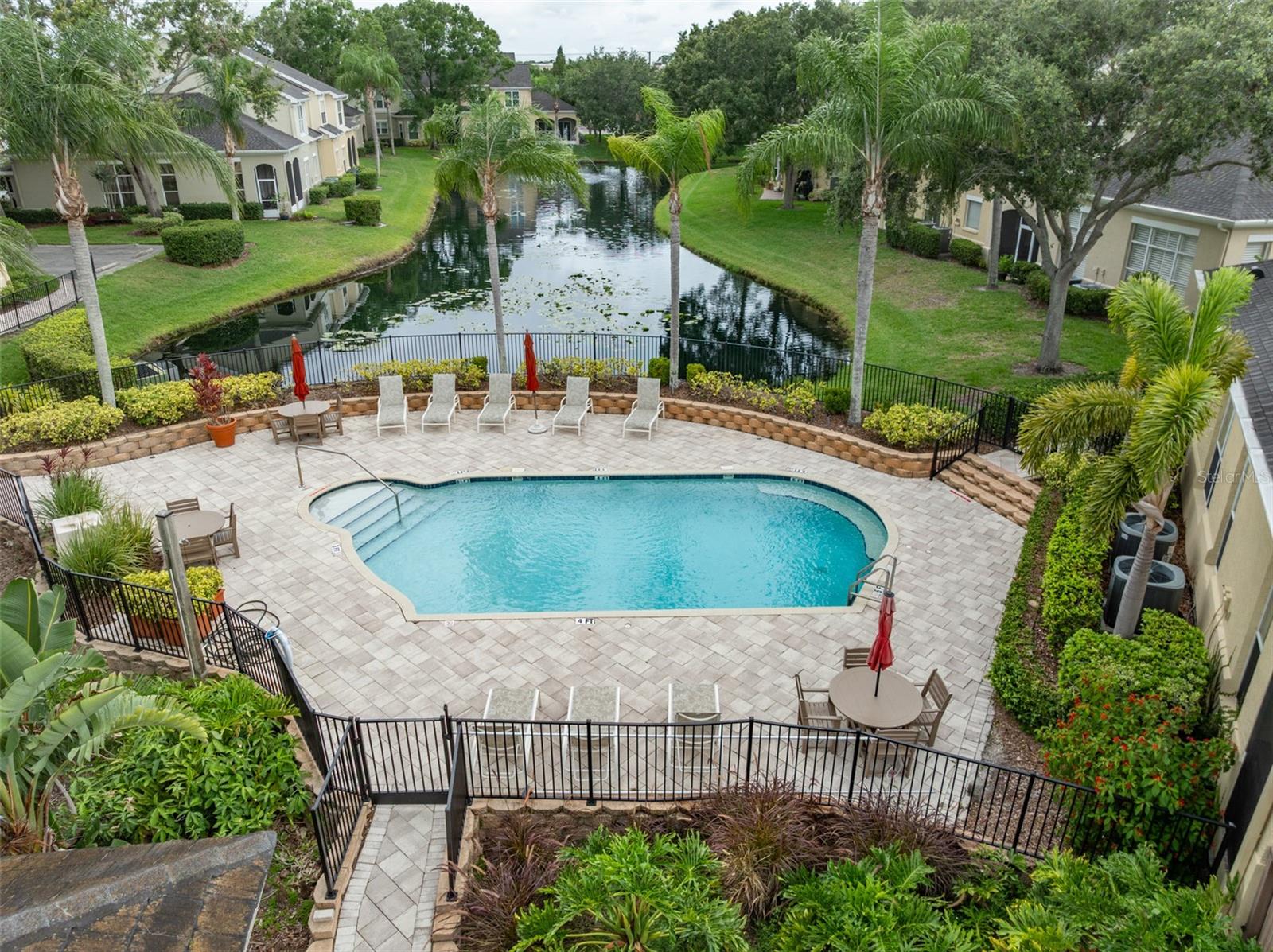 LAKESIDE TWNHMS - Residential