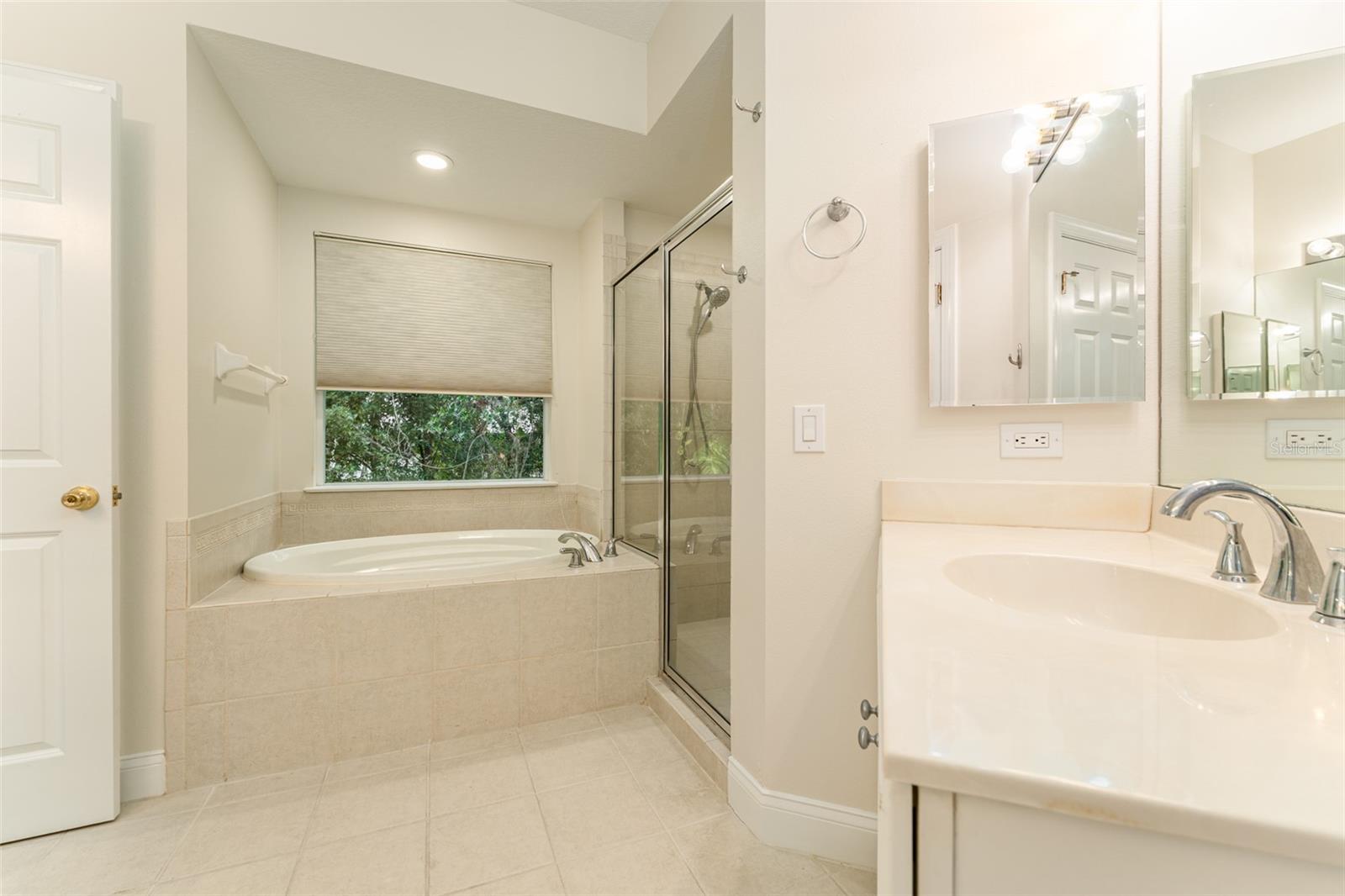 LAKESIDE TWNHMS - Residential