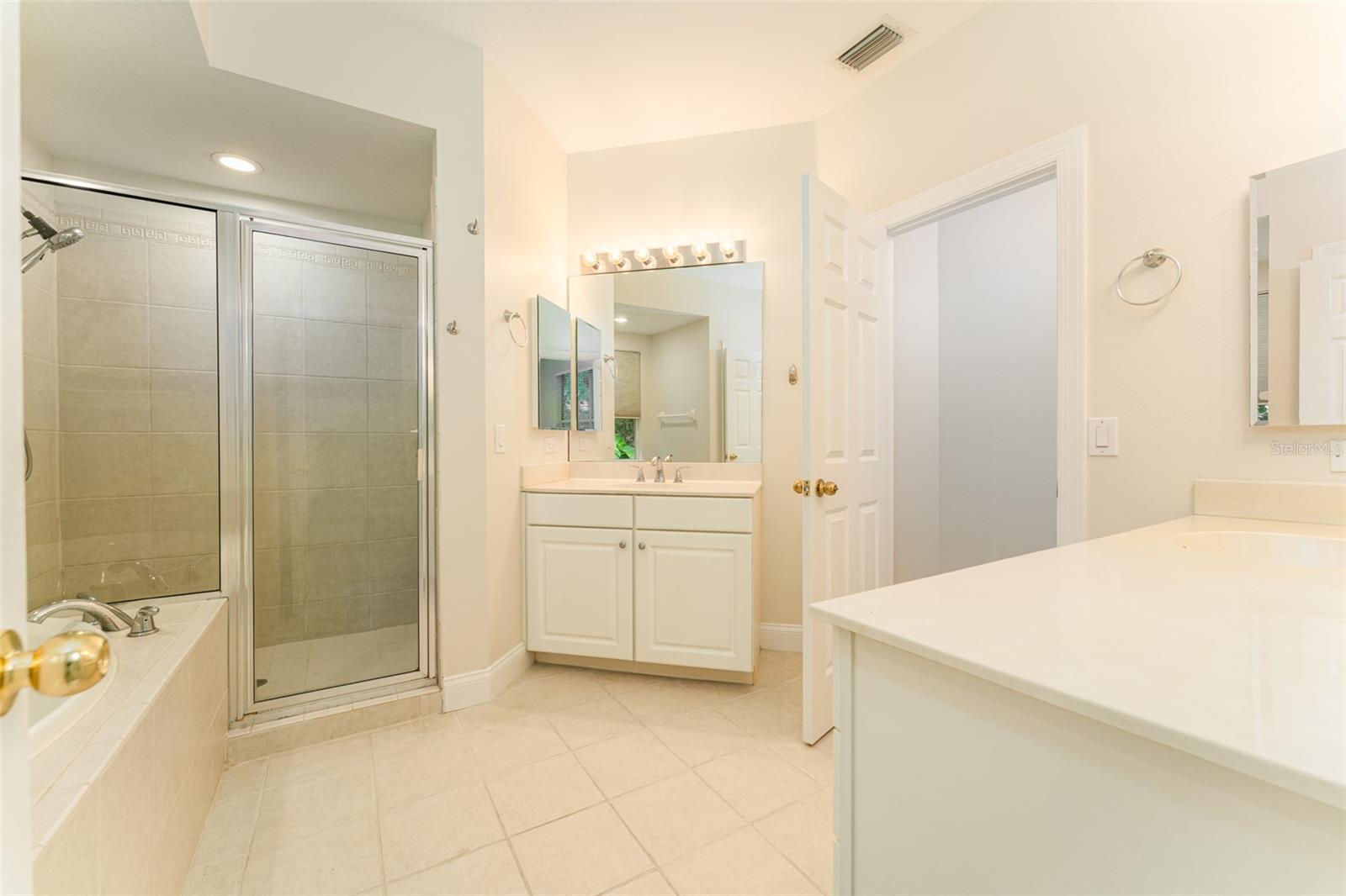 LAKESIDE TWNHMS - Residential