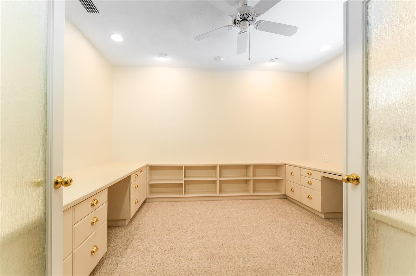 LAKESIDE TWNHMS - Residential