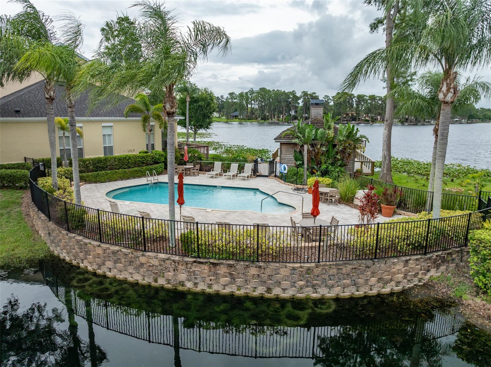 LAKESIDE TWNHMS - Residential