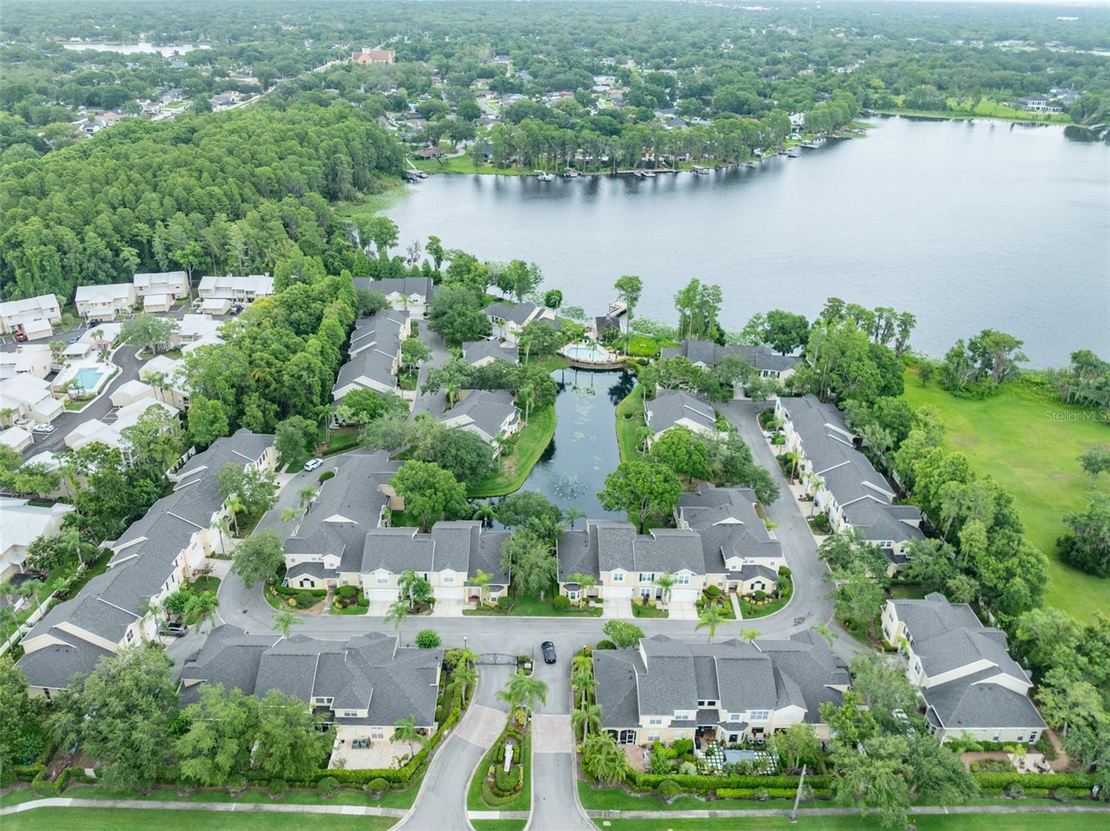 LAKESIDE TWNHMS - Residential