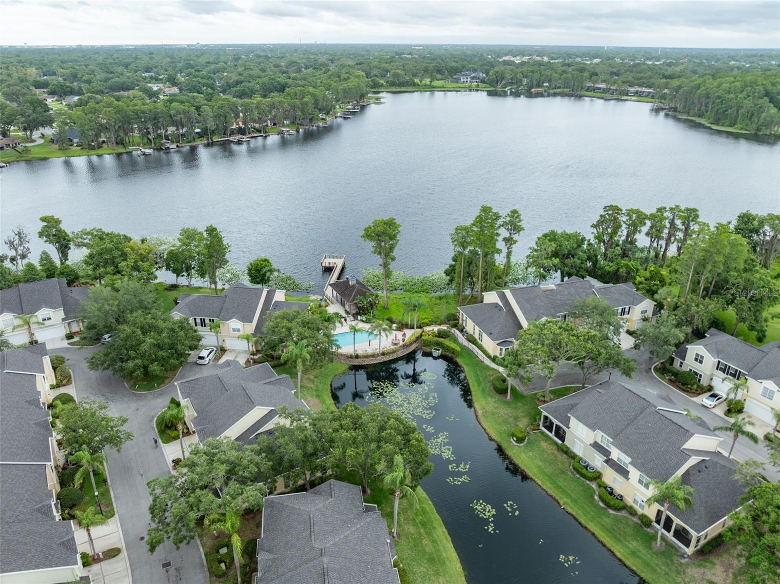 LAKESIDE TWNHMS - Residential